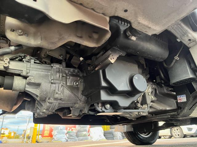キャリイトラック ＫＣエアコン・パワステ　１年保証付　４ＷＤ　エアコン　シガーソケット　ラジオ　オートマチック　ＡＢＳ　運転席エアバッグ　助手席エアバッグ　最大積載量３５０ｋｇ（25枚目）