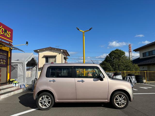 アルトラパンショコラ Ｘ　１年保証付　４ＷＤ　シートヒータ　本革シート　ＣＤ・ナビ（8枚目）
