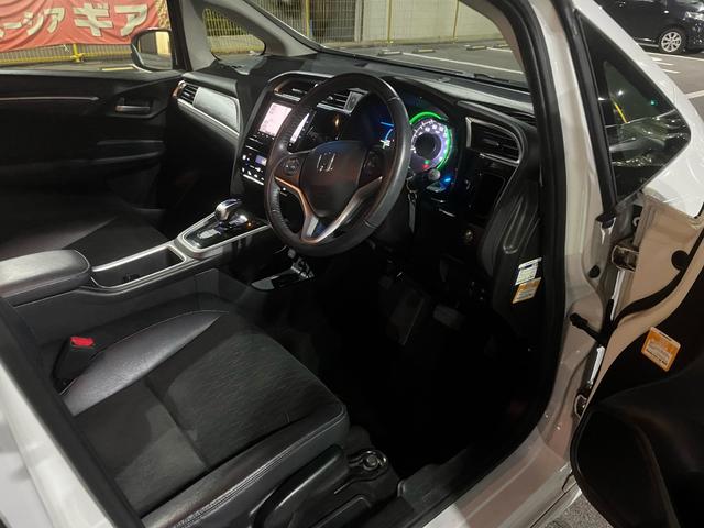 シャトル ハイブリッドＺ　１年保証付　４ＷＤ　ナビ・ＴＶ　社外１７インチアルミ　ダウンサス取付済み　純正サス取付可　スペアキー　バックカメラ（9枚目）