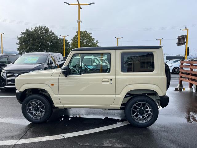 ジムニー ＸＣ　メーカー保証付　届け出済未使用車　４ＷＤ　純正アルミ　衝突被害軽減システム　スペアキー　ＬＥＤヘッドランプ　クリアランスソナー　シートヒータ（4枚目）