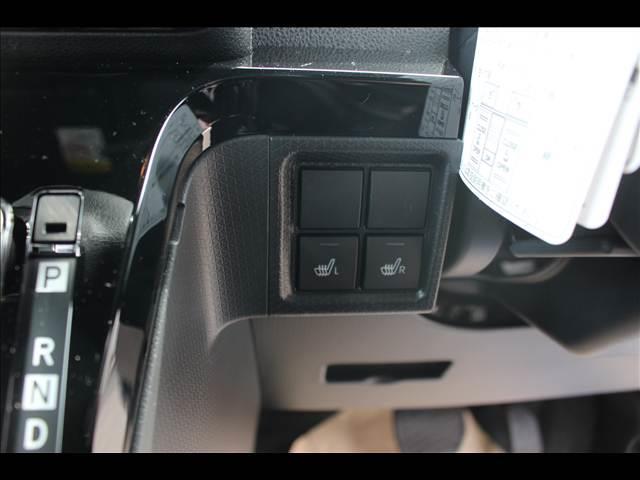 タント カスタムＸ　４ＷＤ　届出済未使用車（17枚目）