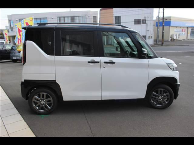 デリカミニ Ｔ　プレミアム　リミテッドエディション　届出済未使用車（9枚目）