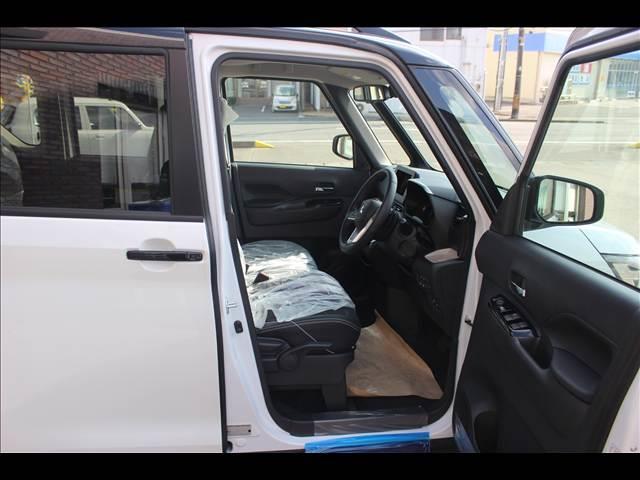 デリカミニ Ｔ　プレミアム　リミテッドエディション　届出済未使用車（33枚目）