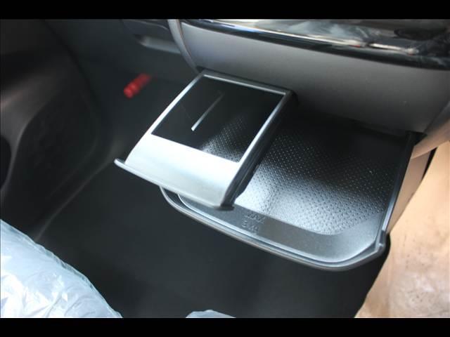 デリカミニ Ｔ　プレミアム　リミテッドエディション　届出済未使用車（42枚目）