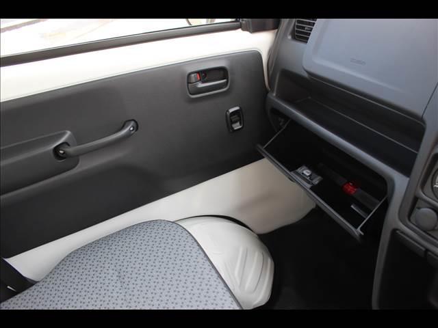 キャリイトラック ＫＣ　エアコン・パワステ　５ＭＴ　４ＷＤ　届出済未使用車（29枚目）