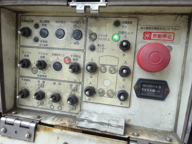 デュトロ 　高所作業車　オートマ　ＥＴＣ　作業床車載荷重２００ｋｇ　最大積載量１５０ｋｇ　前後アウトリガー　エアバック　左右棚付き　ＡＭＦＭラジオ（2枚目）