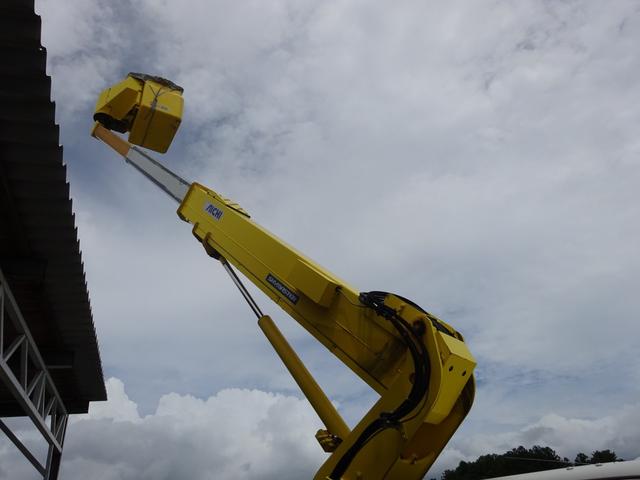 デュトロ 　高所作業車　オートマ　ＥＴＣ　作業床車載荷重２００ｋｇ　最大積載量１５０ｋｇ　前後アウトリガー　エアバック　左右棚付き　ＡＭＦＭラジオ（8枚目）
