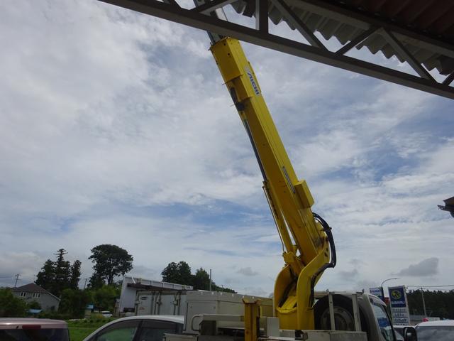 デュトロ 　高所作業車　オートマ　ＥＴＣ　作業床車載荷重２００ｋｇ　最大積載量１５０ｋｇ　前後アウトリガー　エアバック　左右棚付き　ＡＭＦＭラジオ（12枚目）