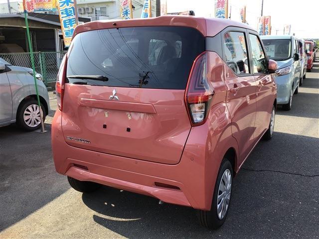 ｅＫワゴン Ｍ　４ＷＤ　届出済未使用車　キーレスエントリー　アイドリングストップ　衝突被害軽減システム　衝突安全ボディ　盗難防止システム　クリアランスソナー　シートヒーター　ベンチシート　寒冷地仕様　レーンアシスト（8枚目）