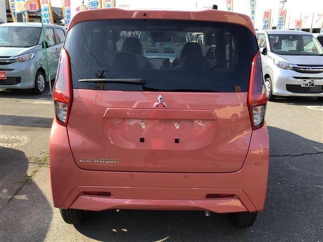 ｅＫワゴン Ｍ　４ＷＤ　届出済未使用車　キーレスエントリー　アイドリングストップ　衝突被害軽減システム　衝突安全ボディ　盗難防止システム　クリアランスソナー　シートヒーター　ベンチシート　寒冷地仕様　レーンアシスト（10枚目）