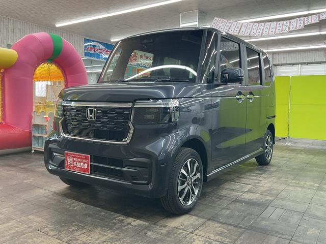 Ｎ－ＢＯＸカスタム ベースグレード　４ＷＤ　届出済未使用車　スマートキー　アイドリングストップ　衝突被害軽減システム　盗難防止システム　クリアランスソナー　シートヒーター　バックカメラ　サイドカメラ　ＬＥＤヘッドランプ　レーンアシスト（2枚目）