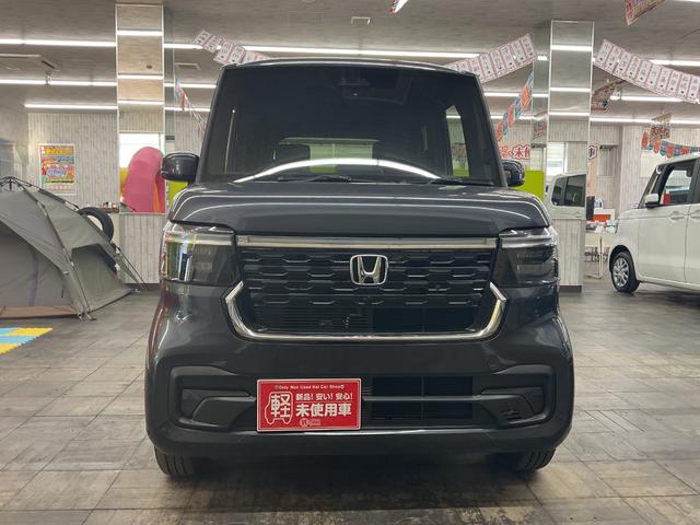 Ｎ－ＢＯＸカスタム ベースグレード　４ＷＤ　届出済未使用車　スマートキー　アイドリングストップ　衝突被害軽減システム　盗難防止システム　クリアランスソナー　シートヒーター　バックカメラ　サイドカメラ　ＬＥＤヘッドランプ　レーンアシスト（3枚目）
