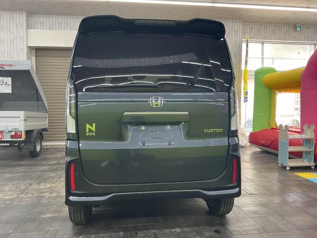 Ｎ－ＢＯＸカスタム ベースグレード　４ＷＤ　届出済未使用車　スマートキー　アイドリングストップ　衝突被害軽減システム　盗難防止システム　クリアランスソナー　シートヒーター　バックカメラ　サイドカメラ　ＬＥＤヘッドランプ　レーンアシスト（8枚目）