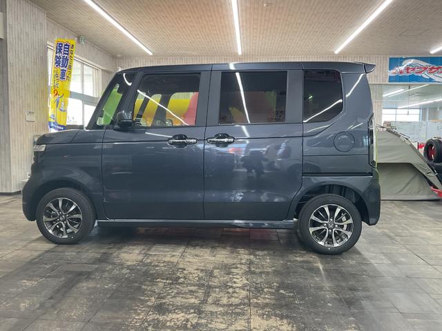 Ｎ－ＢＯＸカスタム ベースグレード　４ＷＤ　届出済未使用車　スマートキー　アイドリングストップ　衝突被害軽減システム　盗難防止システム　クリアランスソナー　シートヒーター　バックカメラ　サイドカメラ　ＬＥＤヘッドランプ　レーンアシスト（11枚目）