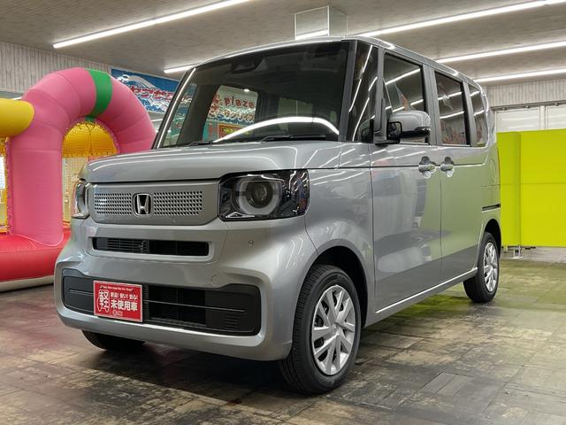 Ｎ－ＢＯＸ ベースグレード　４ＷＤ　届出済未使用車　スマートキー　アイドリングストップ　衝突被害軽減システム　衝突安全ボディ　盗難防止システム　クリアランスソナー　シートヒーター　ＬＥＤヘッドランプ　サイドカメラ　バックカメラ（2枚目）