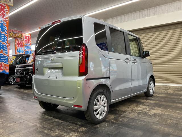 Ｎ－ＢＯＸ ベースグレード　４ＷＤ　届出済未使用車　スマートキー　アイドリングストップ　衝突被害軽減システム　衝突安全ボディ　盗難防止システム　クリアランスソナー　シートヒーター　ＬＥＤヘッドランプ　サイドカメラ　バックカメラ（5枚目）