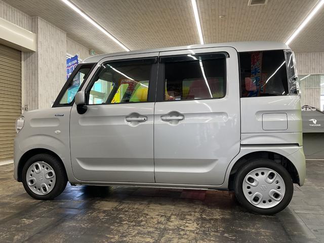 スペーシア ハイブリッドＧ　４ＷＤ　スマートキー　アイドリングストップ　衝突被害軽減システム　衝突安全ボディ　盗難防止システム　クリアランスソナー　シートヒーター　フルフラット（9枚目）