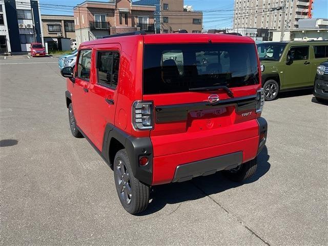 タフト Ｇ　ダーククロムベンチャー　４ＷＤ　届出済未使用車　衝突被害軽減システム　盗難防止システム　衝突安全ボディ　クリアランスソナー　シートヒーター　サンルーフ　電動パーキングブレーキ（13枚目）