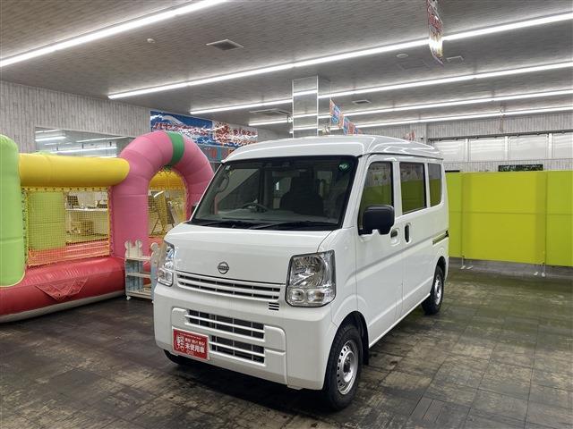 ＮＶ１００クリッパーバン 　４ＷＤ　ＦＭ／ＡＭチューナー　アイドリングストップ　パートタイム４ＷＤ　衝突被害軽減システム　ＬＥＤルームランプ　　エアコン　パワーステアリング（2枚目）