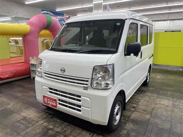 ＮＶ１００クリッパーバン 　４ＷＤ　ＦＭ／ＡＭチューナー　アイドリングストップ　パートタイム４ＷＤ　衝突被害軽減システム　ＬＥＤルームランプ　　エアコン　パワーステアリング（3枚目）