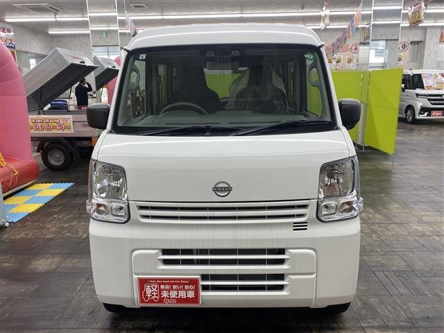 ＮＶ１００クリッパーバン 　４ＷＤ　ＦＭ／ＡＭチューナー　アイドリングストップ　パートタイム４ＷＤ　衝突被害軽減システム　ＬＥＤルームランプ　　エアコン　パワーステアリング（4枚目）