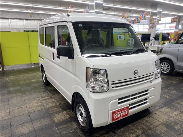 ＮＶ１００クリッパーバン 　４ＷＤ　ＦＭ／ＡＭチューナー　アイドリングストップ　パートタイム４ＷＤ　衝突被害軽減システム　ＬＥＤルームランプ　　エアコン　パワーステアリング（5枚目）