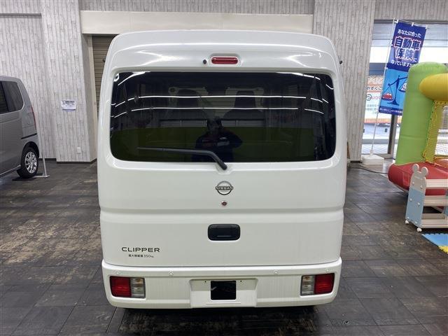 ＮＶ１００クリッパーバン 　４ＷＤ　ＦＭ／ＡＭチューナー　アイドリングストップ　パートタイム４ＷＤ　衝突被害軽減システム　ＬＥＤルームランプ　　エアコン　パワーステアリング（12枚目）