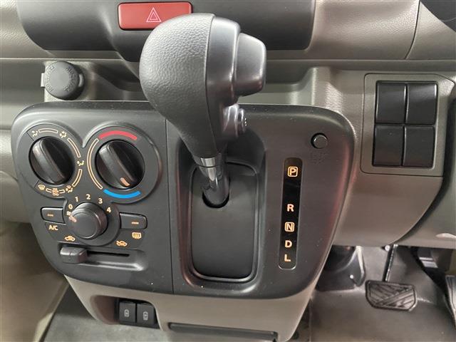 ＮＶ１００クリッパーバン 　４ＷＤ　ＦＭ／ＡＭチューナー　アイドリングストップ　パートタイム４ＷＤ　衝突被害軽減システム　ＬＥＤルームランプ　　エアコン　パワーステアリング（21枚目）