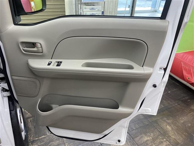 ＮＶ１００クリッパーバン 　４ＷＤ　ＦＭ／ＡＭチューナー　アイドリングストップ　パートタイム４ＷＤ　衝突被害軽減システム　ＬＥＤルームランプ　　エアコン　パワーステアリング（39枚目）