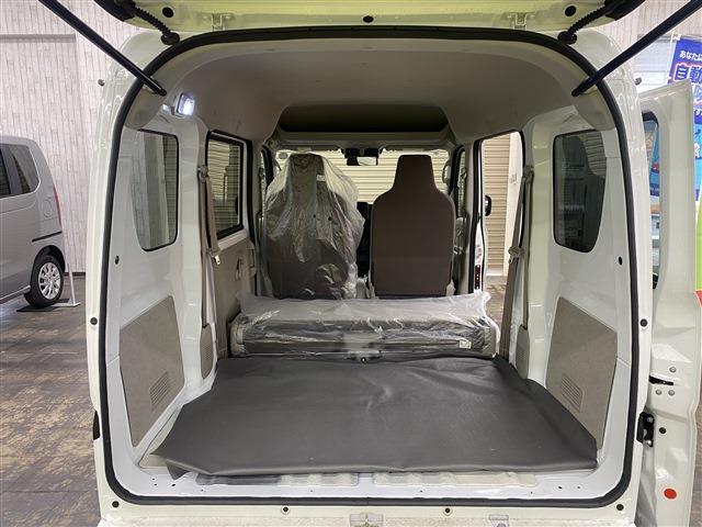 ＮＶ１００クリッパーバン 　４ＷＤ　ＦＭ／ＡＭチューナー　アイドリングストップ　パートタイム４ＷＤ　衝突被害軽減システム　ＬＥＤルームランプ　　エアコン　パワーステアリング（50枚目）