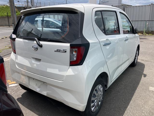 ミライース Ｌ　４ＷＤ　届け出済み未使用車　オートライト　キーレスエントリー　アイドリングストップ　ＣＶＴ　盗難防止システム　ＡＢＳ　ＥＳＣ　衝突安全ボディ　エアコン　パワーステアリング　パワーウィンドウ（16枚目）
