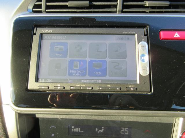 グレイス ハイブリッドＤＸ　４ＷＤ　純正Ｇａｔｈｅｒｓナビ　ワンセグ　Ｂｌｕｅｔｏｏｔｈ接続　ＥＴＣ車載器　バックカメラ　１５インチ社外アルミホイール　スマートキー（9枚目）