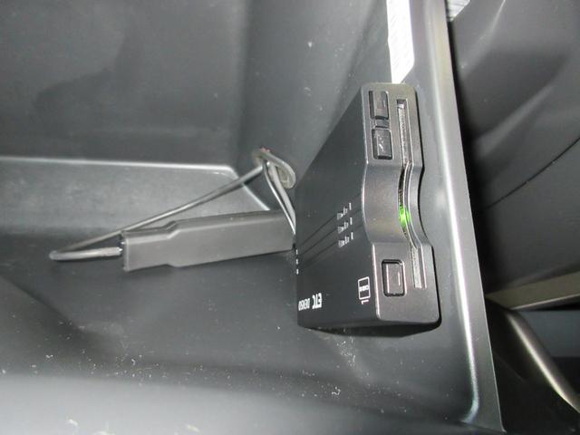 グレイス ハイブリッドＤＸ　４ＷＤ　純正Ｇａｔｈｅｒｓナビ　ワンセグ　Ｂｌｕｅｔｏｏｔｈ接続　ＥＴＣ車載器　バックカメラ　１５インチ社外アルミホイール　スマートキー（11枚目）