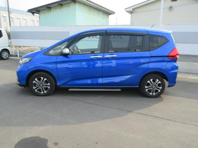 フリード クロスター　ＨｏｎｄａＳＥＮＳＩＮＧ　４ＷＤ　純正ナビ　フルセグ　Ｂｌｕｅｔｏｏｔｈ接続　ＣＤ／ＤＶＤ再生　バックカメラ　ＥＴＣ車載器　ドライブレコーダー　ＬＥＤヘッドライト　両側電動スライドドア　スマートキー（3枚目）