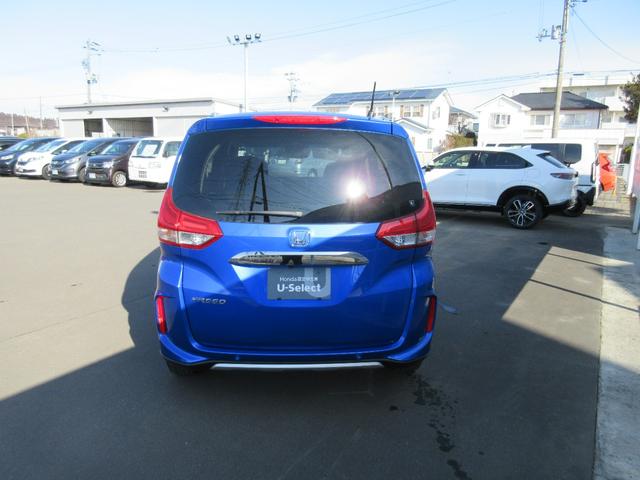 フリード クロスター　ＨｏｎｄａＳＥＮＳＩＮＧ　４ＷＤ　純正ナビ　フルセグ　Ｂｌｕｅｔｏｏｔｈ接続　ＣＤ／ＤＶＤ再生　バックカメラ　ＥＴＣ車載器　ドライブレコーダー　ＬＥＤヘッドライト　両側電動スライドドア　スマートキー（5枚目）