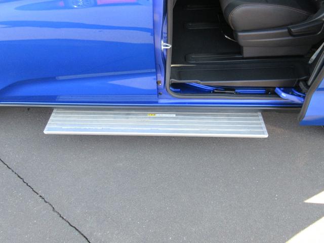 フリード クロスター　ＨｏｎｄａＳＥＮＳＩＮＧ　４ＷＤ　純正ナビ　フルセグ　Ｂｌｕｅｔｏｏｔｈ接続　ＣＤ／ＤＶＤ再生　バックカメラ　ＥＴＣ車載器　ドライブレコーダー　ＬＥＤヘッドライト　両側電動スライドドア　スマートキー（9枚目）