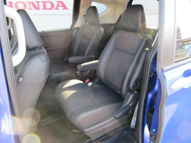 フリード クロスター　ＨｏｎｄａＳＥＮＳＩＮＧ　４ＷＤ　純正ナビ　フルセグ　Ｂｌｕｅｔｏｏｔｈ接続　ＣＤ／ＤＶＤ再生　バックカメラ　ＥＴＣ車載器　ドライブレコーダー　ＬＥＤヘッドライト　両側電動スライドドア　スマートキー（10枚目）