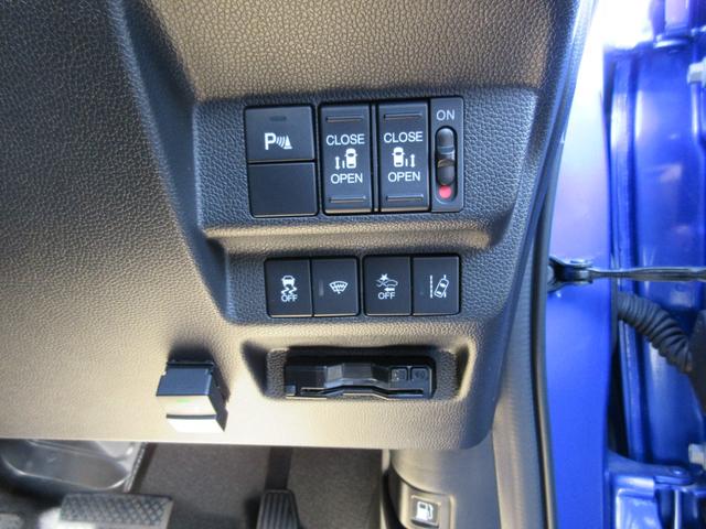 フリード クロスター　ＨｏｎｄａＳＥＮＳＩＮＧ　４ＷＤ　純正ナビ　フルセグ　Ｂｌｕｅｔｏｏｔｈ接続　ＣＤ／ＤＶＤ再生　バックカメラ　ＥＴＣ車載器　ドライブレコーダー　ＬＥＤヘッドライト　両側電動スライドドア　スマートキー（12枚目）