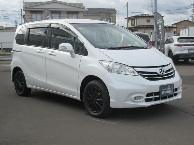 フリード Gジャストセレクション 4WD 純正ナビ ワンセグTV CD再生 リアカメラ ETC車載器 社外15インチアルミホイール 片側電動スライドドア 3列シート フロアマット 盗難防止装置(3枚目)