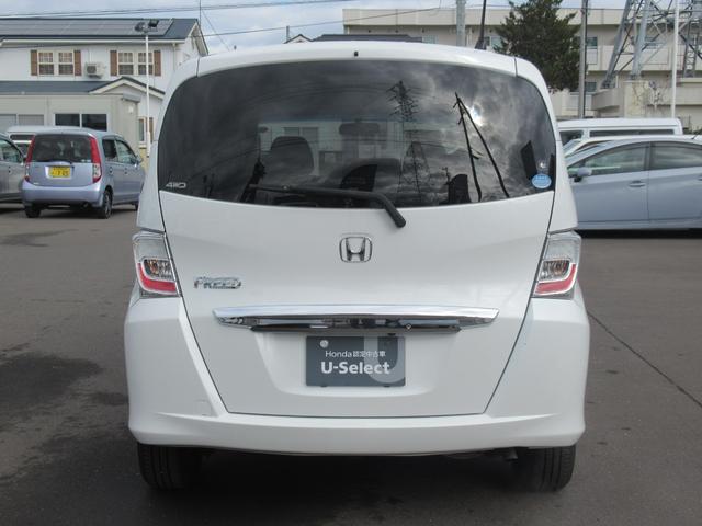 フリード Gジャストセレクション 4WD 純正ナビ ワンセグTV CD再生 リアカメラ ETC車載器 社外15インチアルミホイール 片側電動スライドドア 3列シート フロアマット 盗難防止装置(6枚目)