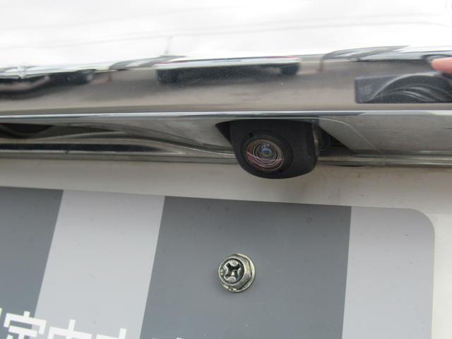 フリード Gジャストセレクション 4WD 純正ナビ ワンセグTV CD再生 リアカメラ ETC車載器 社外15インチアルミホイール 片側電動スライドドア 3列シート フロアマット 盗難防止装置(9枚目)