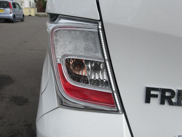 フリード Gジャストセレクション 4WD 純正ナビ ワンセグTV CD再生 リアカメラ ETC車載器 社外15インチアルミホイール 片側電動スライドドア 3列シート フロアマット 盗難防止装置(11枚目)