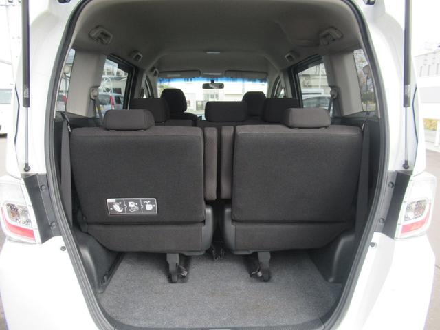 フリード Gジャストセレクション 4WD 純正ナビ ワンセグTV CD再生 リアカメラ ETC車載器 社外15インチアルミホイール 片側電動スライドドア 3列シート フロアマット 盗難防止装置(12枚目)