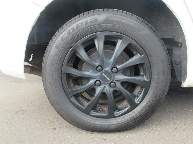 フリード Gジャストセレクション 4WD 純正ナビ ワンセグTV CD再生 リアカメラ ETC車載器 社外15インチアルミホイール 片側電動スライドドア 3列シート フロアマット 盗難防止装置(14枚目)