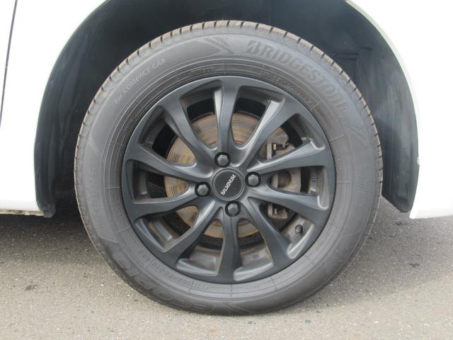 フリード Gジャストセレクション 4WD 純正ナビ ワンセグTV CD再生 リアカメラ ETC車載器 社外15インチアルミホイール 片側電動スライドドア 3列シート フロアマット 盗難防止装置(17枚目)