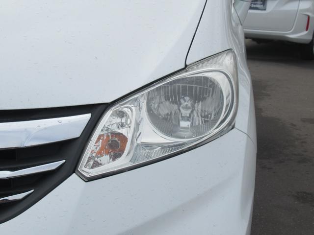 フリード Gジャストセレクション 4WD 純正ナビ ワンセグTV CD再生 リアカメラ ETC車載器 社外15インチアルミホイール 片側電動スライドドア 3列シート フロアマット 盗難防止装置(18枚目)