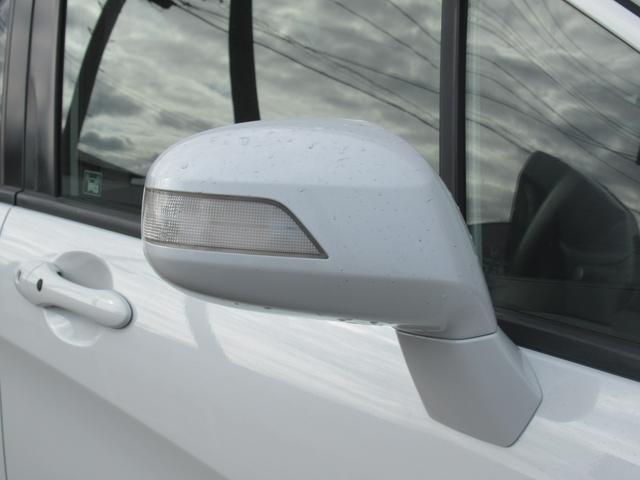 フリード Gジャストセレクション 4WD 純正ナビ ワンセグTV CD再生 リアカメラ ETC車載器 社外15インチアルミホイール 片側電動スライドドア 3列シート フロアマット 盗難防止装置(22枚目)