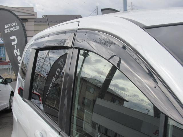 フリード Gジャストセレクション 4WD 純正ナビ ワンセグTV CD再生 リアカメラ ETC車載器 社外15インチアルミホイール 片側電動スライドドア 3列シート フロアマット 盗難防止装置(23枚目)