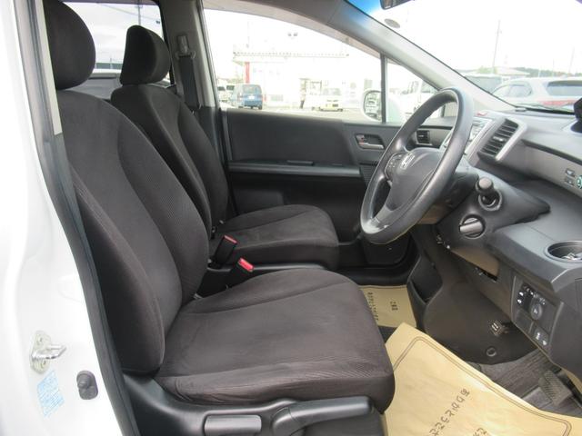 フリード Gジャストセレクション 4WD 純正ナビ ワンセグTV CD再生 リアカメラ ETC車載器 社外15インチアルミホイール 片側電動スライドドア 3列シート フロアマット 盗難防止装置(27枚目)