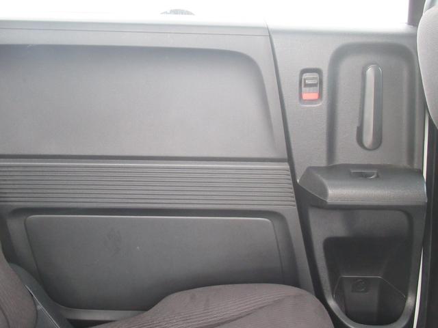 フリード Gジャストセレクション 4WD 純正ナビ ワンセグTV CD再生 リアカメラ ETC車載器 社外15インチアルミホイール 片側電動スライドドア 3列シート フロアマット 盗難防止装置(31枚目)